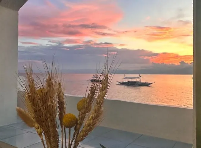 Moana Beach House Moalboal